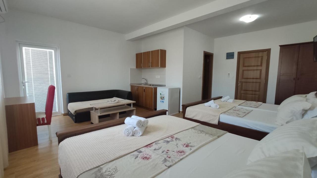 Robi Apartments Ulcinj Bagian luar foto