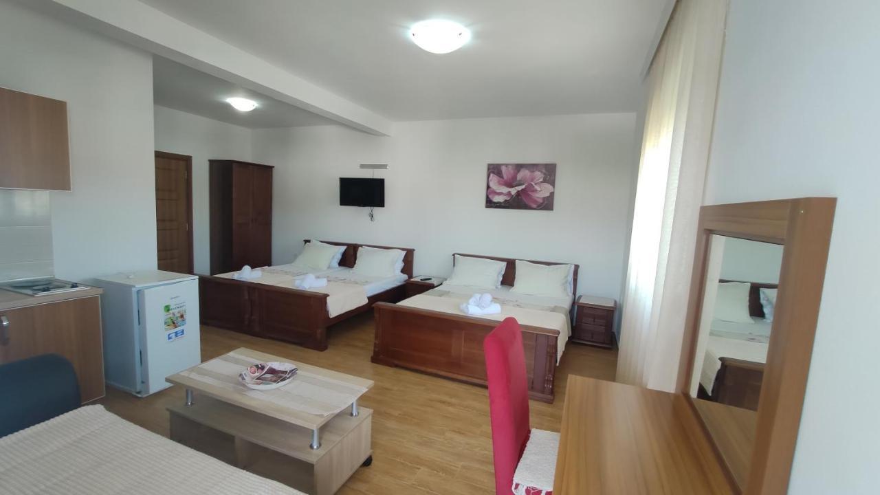 Robi Apartments Ulcinj Bagian luar foto